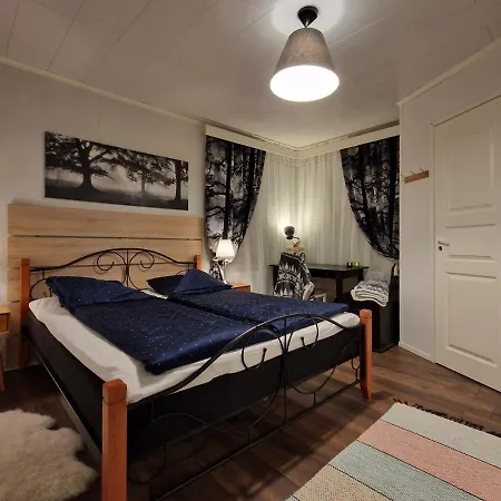 Warm&peaceful House דירה *
